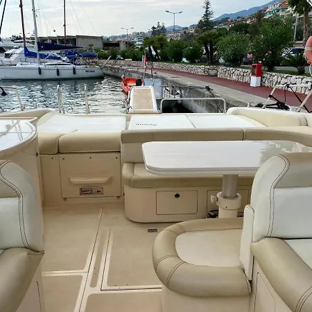 Botel Natalie